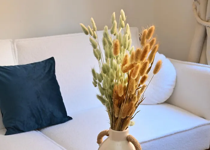 Cozy Steps From Metro Station דירה רומא