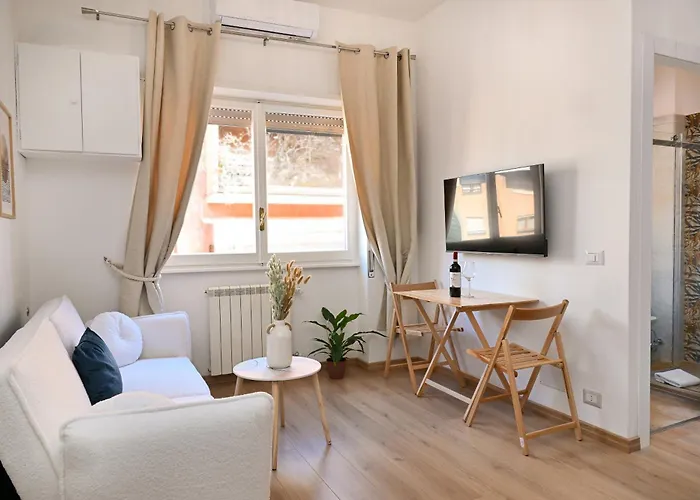 Cozy Steps From Metro Station *