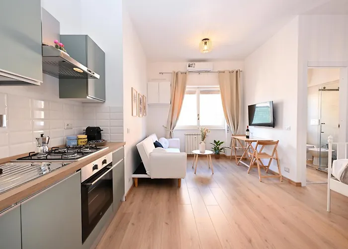 דירה Cozy Steps From Metro Station