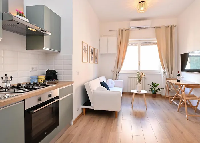 Cozy Steps From Metro Station * רומא